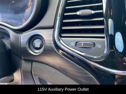 Used 2019 Jeep Grand Cherokee Laredo image 26