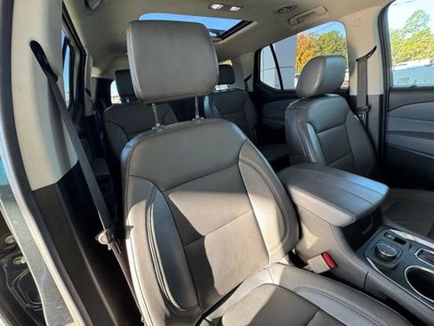 Used 2019 Chevrolet Traverse Premier w/ Driver Confidence II Package image 18