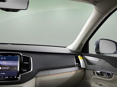 New 2025 Volvo XC90 T8 Plus w/ Protection Package Premier image 36