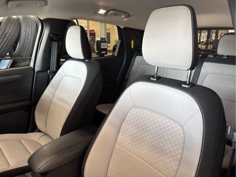 Used 2025 Ford Escape Active w/ Cold Weather Package AWD/4WD image 27
