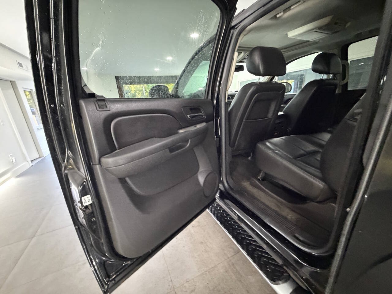 Used 2013 Chevrolet Avalanche LT w/ Suspension Package, Off-Road AWD/4WD image 25