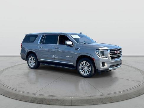 Used 2022 GMC Yukon XL SLT w/ SLT Luxury Package AWD/4WD image 2