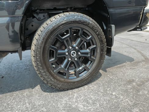Used 2019 Nissan Titan SV w/ SV Convenience Package AWD/4WD image 9