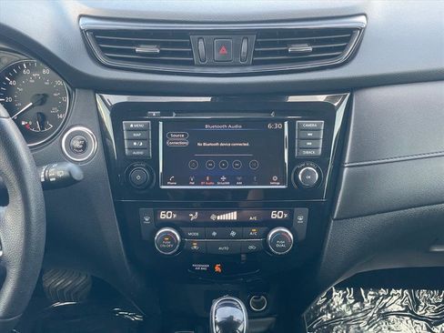 Used 2020 Nissan Rogue SV w/ Premium Package FWD image 15