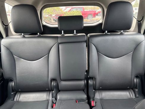Used 2017 Toyota Prius V Four FWD image 6
