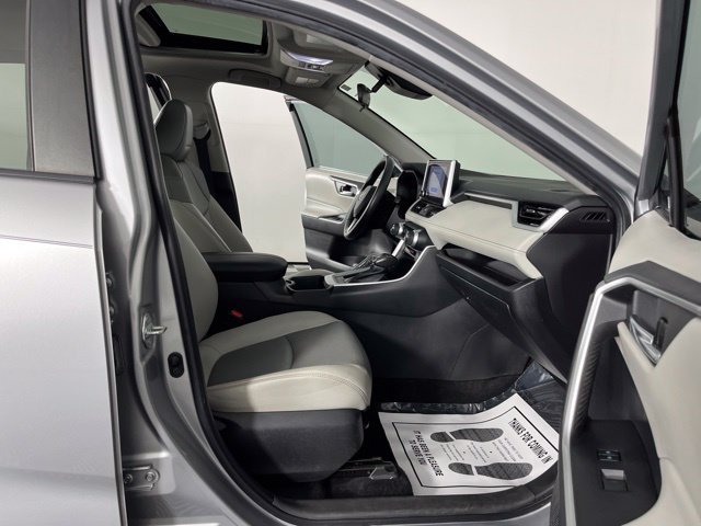 Used 2023 Toyota RAV4 XLE Premium FWD image 40