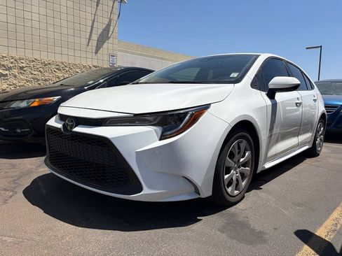 Used 2021 Toyota Corolla LE w/ Carpet Mat Package (TMS) FWD image 2