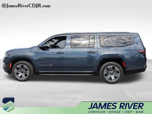 Used 2023 Jeep Wagoneer L Series II image 2