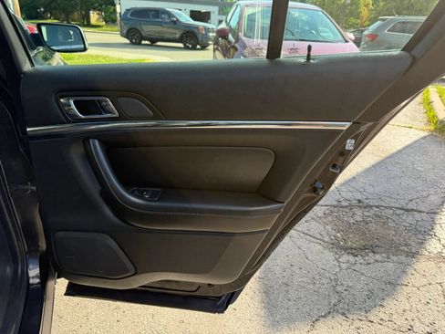 Used 2013 Lincoln MKS AWD image 15