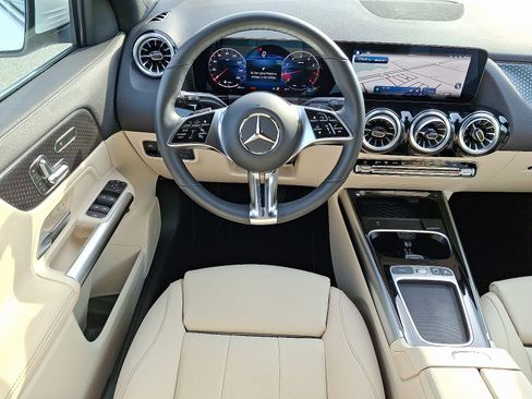 Certified 2025 Mercedes-Benz GLA 250 4MATIC image 11