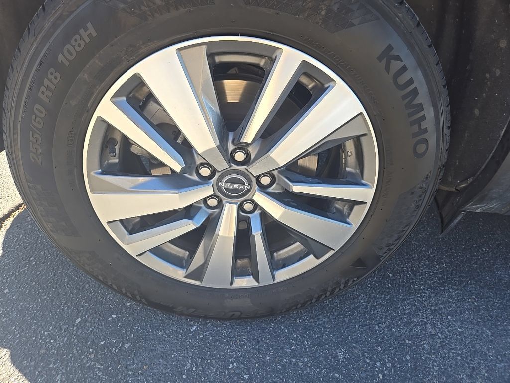 Used 2025 Nissan Pathfinder SL AWD/4WD image 38