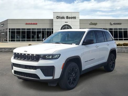 New 2026 Jeep Grand Cherokee Altitude AWD/4WD image 2