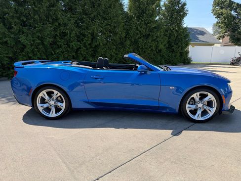 Used 2018 Chevrolet Camaro LT RWD image 19
