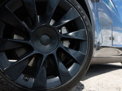 Used 2023 Tesla Model Y AWD image 36