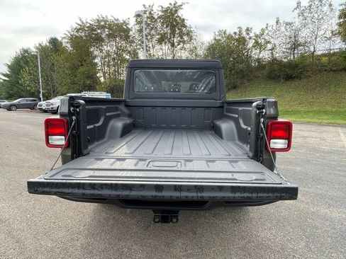 New 2025 Jeep Gladiator Sport AWD/4WD image 17
