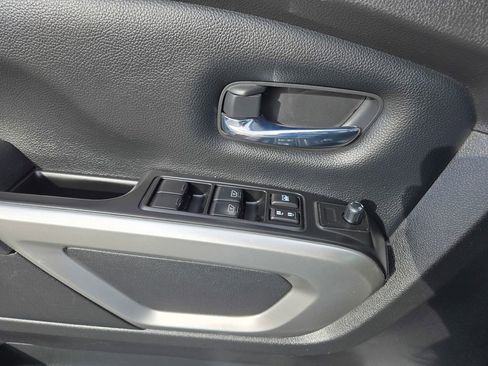 Used 2023 Nissan Titan SV image 22