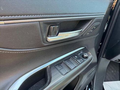 Certified 2022 Toyota Venza XLE image 22