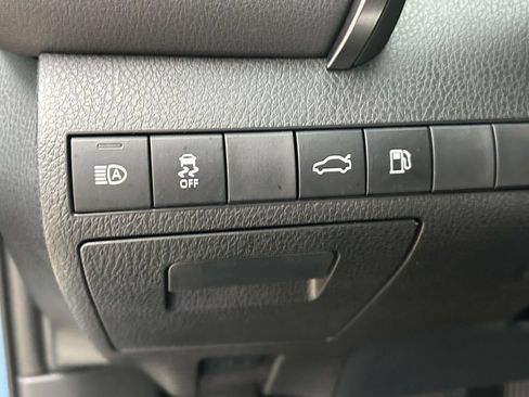 Used 2018 Toyota Camry XSE FWD image 17