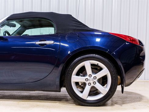 Used 2006 Pontiac Solstice Convertible w/ Premium Package image 4