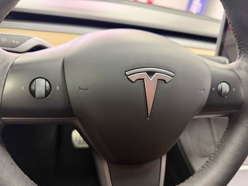 Used 2022 Tesla Model Y Performance AWD/4WD image 17