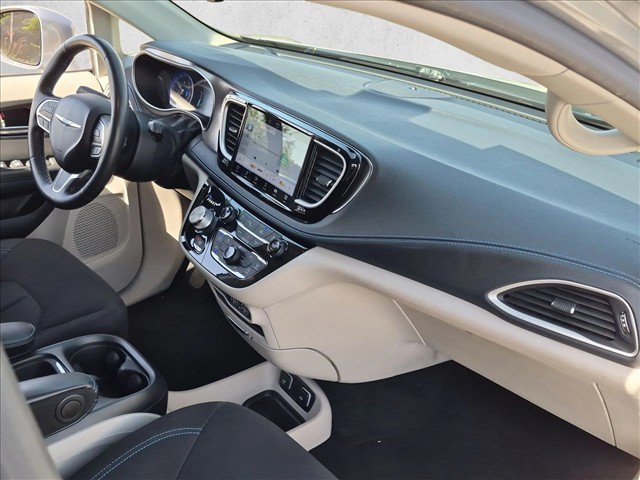 Used 2021 Chrysler Pacifica Touring w/ Cold Weather Group FWD image 28