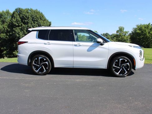 Used 2024 Mitsubishi Outlander SEL AWD/4WD image 2