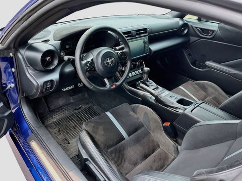 Used 2025 Toyota GR86 Premium w/ ALL Weather Mat Package (TMS) RWD image 9