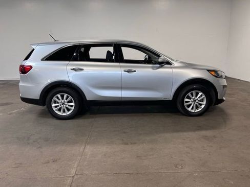 Used 2020 Kia Sorento AWD V6 image 2