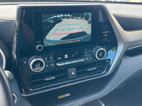 Used 2024 Toyota Highlander XLE AWD/4WD image 24