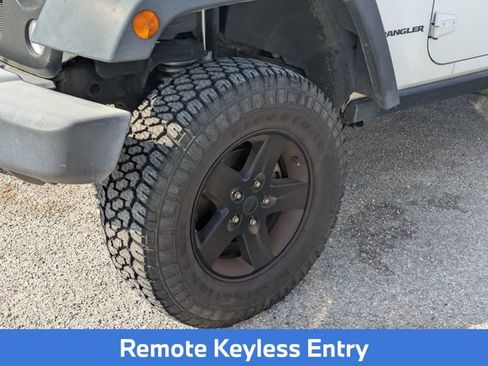 Used 2017 Jeep Wrangler Sport AWD/4WD image 6