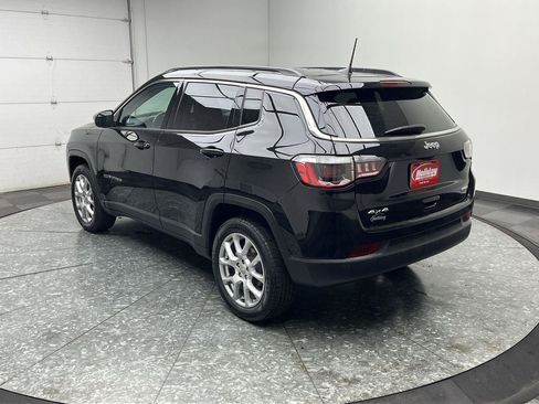 Used 2022 Jeep Compass Latitude AWD/4WD image 2