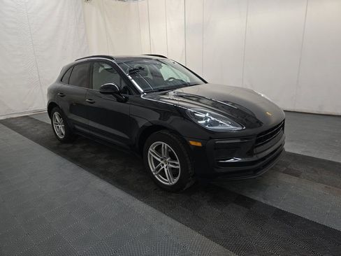 Used 2022 Porsche Macan w/ Premium Package Plus image 3