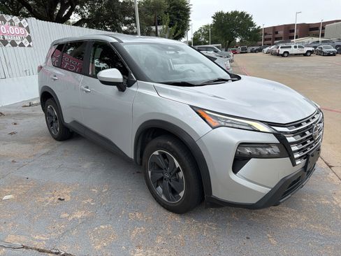 Used 2024 Nissan Rogue SV FWD image 3