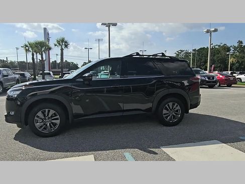 Used 2024 Nissan Pathfinder SV w/ SV Premium Package FWD image 23