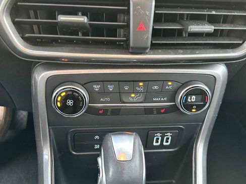 Used 2021 Ford EcoSport SE w/ SE Convenience Package image 20