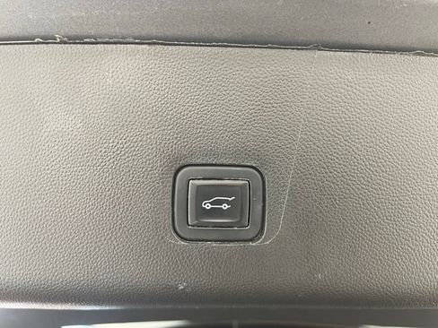 Used 2021 Chevrolet Traverse LT w/ LPO, Floor Liner Package AWD/4WD image 49