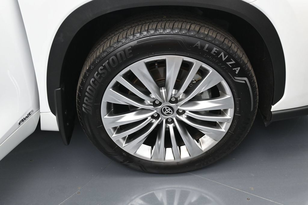 Used 2026 Toyota Highlander Platinum AWD/4WD image 42