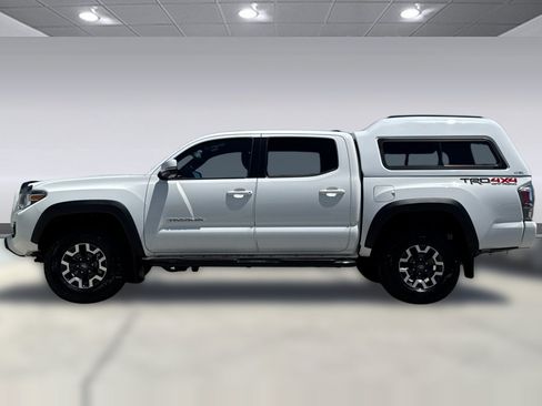 Certified 2023 Toyota Tacoma TRD Off-Road w/ Technology Package AWD/4WD image 2