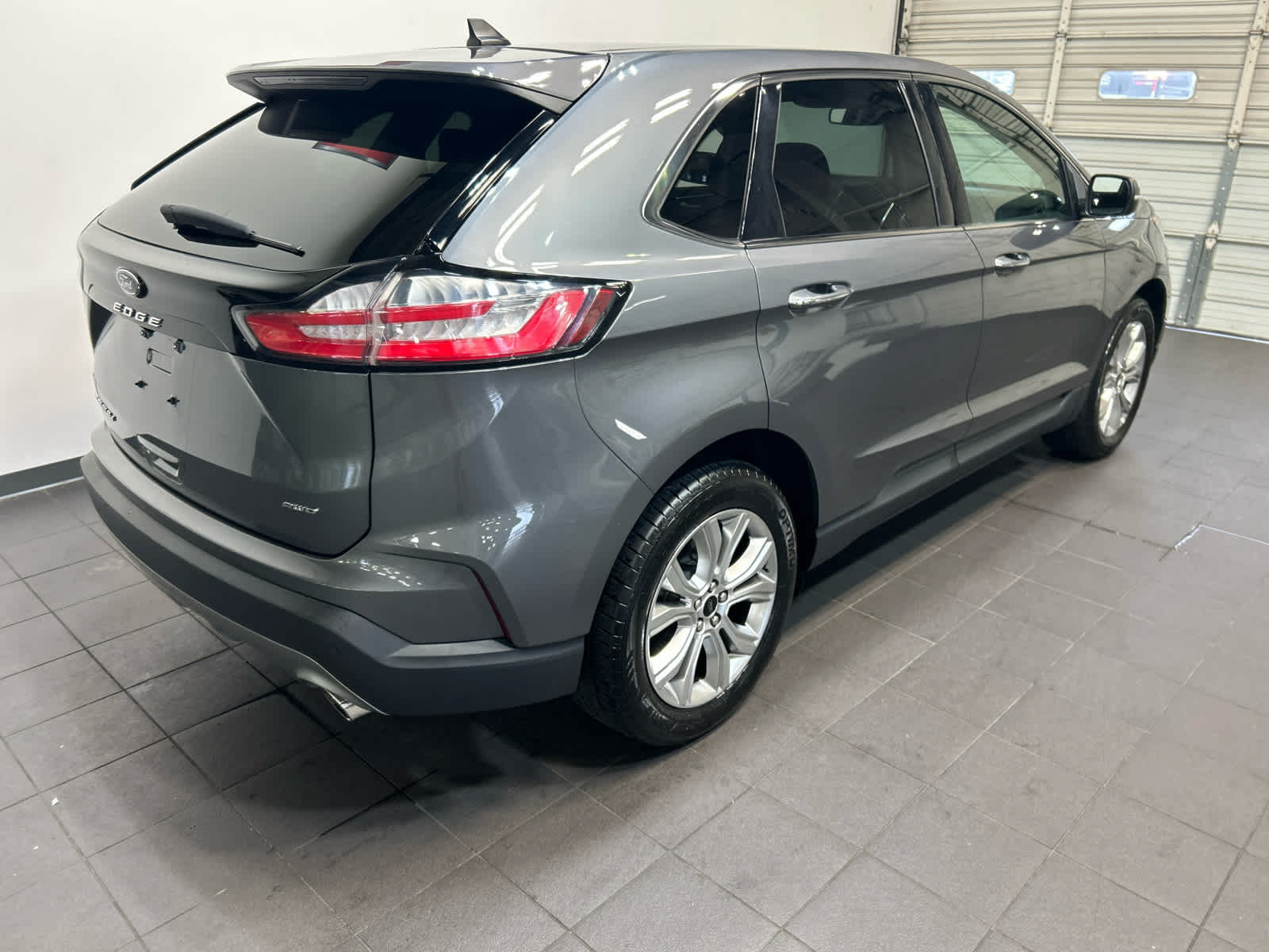 Used 2024 Ford Edge Titanium AWD/4WD image 3