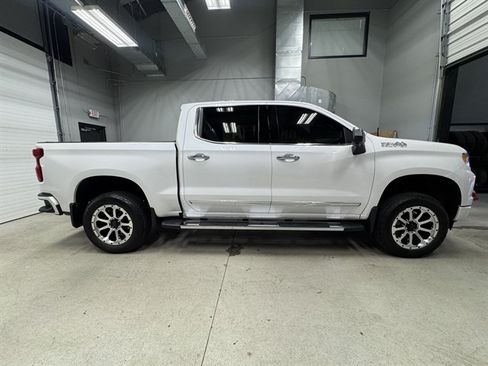 Used 2025 Chevrolet Silverado 1500 High Country w/ Technology Package AWD/4WD image 9