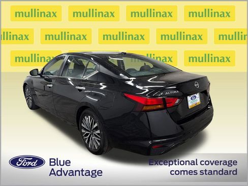 Used 2023 Nissan Altima 2.5 SV FWD image 11