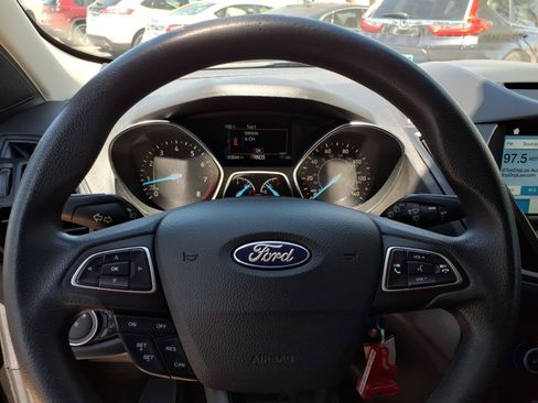 Used 2018 Ford Escape SE w/ SE Sync 3 Package FWD image 19