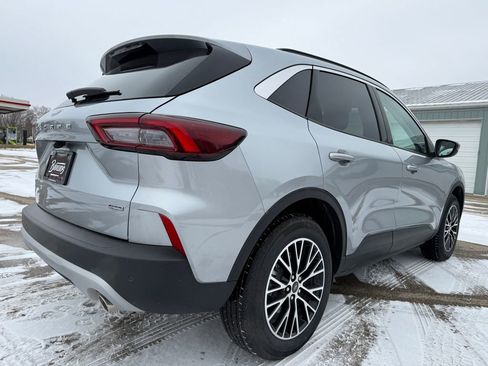 Used 2024 Ford Escape SE image 6