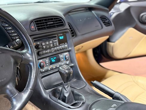 Used 2001 Chevrolet Corvette Convertible w/ Preferred Equipment Group2 image 28