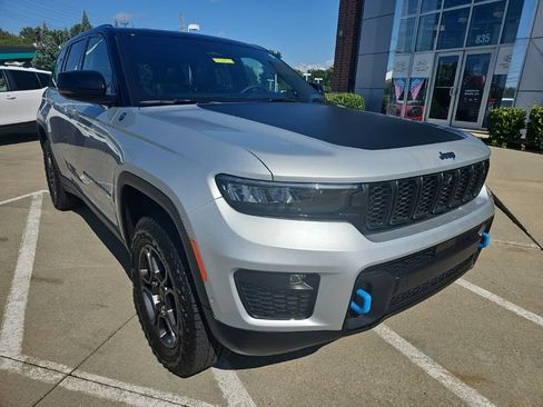 Certified 2024 Jeep Grand Cherokee Trailhawk w/ Advanced Protech Group II AWD/4WD image 3