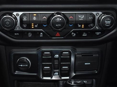 Used 2022 Jeep Wrangler Unlimited Sahara image 19