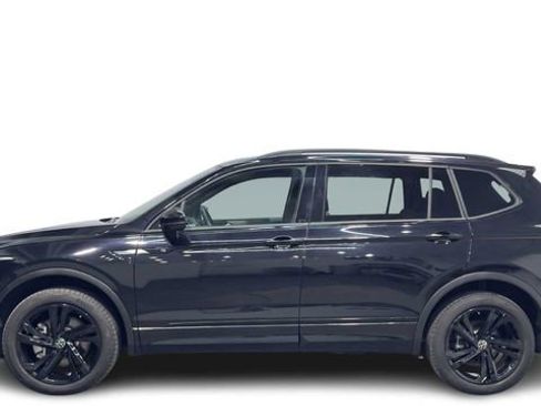 Used 2024 Volkswagen Tiguan SE R-Line image 1
