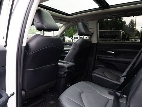 Used 2024 Toyota Grand Highlander AWD Hybrid image 22