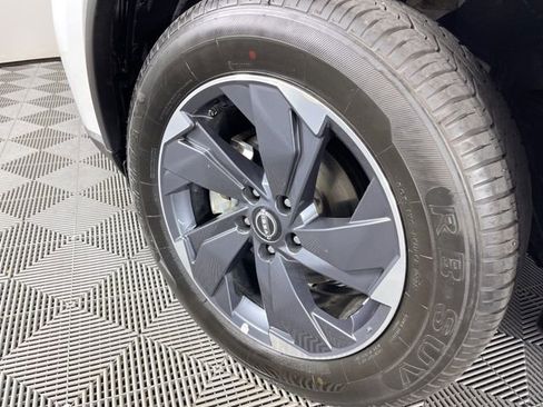 Used 2024 Nissan Rogue SV FWD image 14