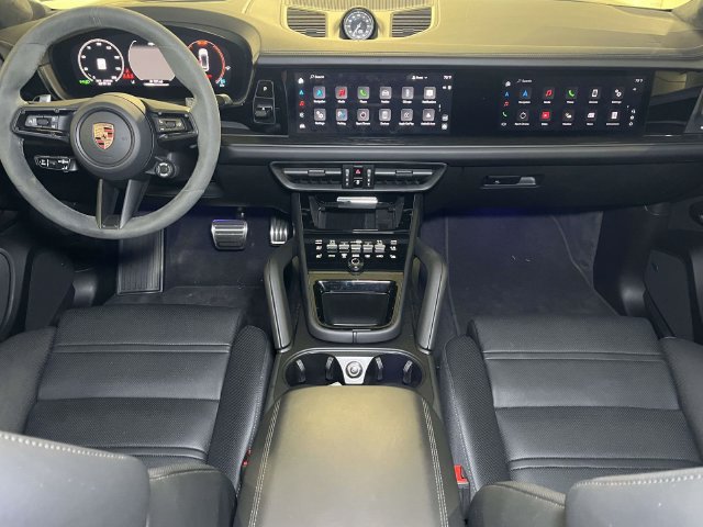 Certified 2025 Porsche Cayenne GTS AWD/4WD image 27
